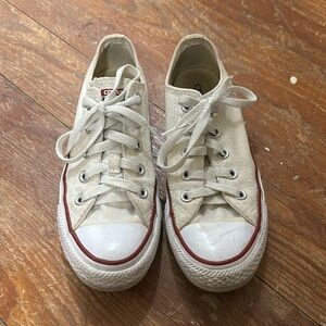 Women’s white converse 6